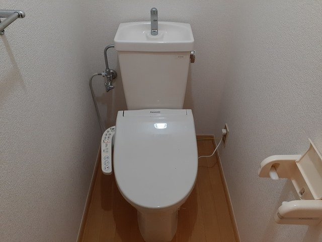 ハイフォーレストのトイレ|落ち着いた色調のトイレです