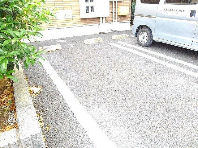 プラシードⅢの駐車場