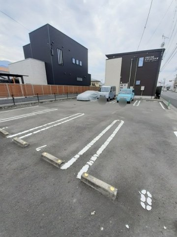 フロイデ　ＫＡＮＡＧＥＮ　Ⅲの駐車場