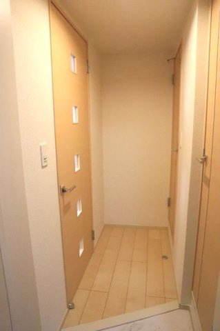 フォーシーズン西が丘の玄関