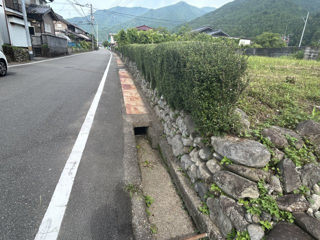 那賀郡那賀町和食字町売土地の前面道路含む現地写真