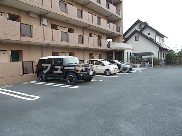 コートライブリーＮⅡの駐車場