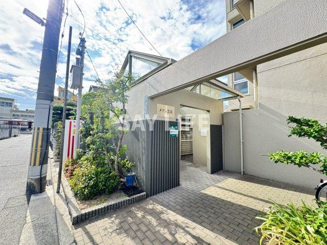 メゾン芝花のエントランス
