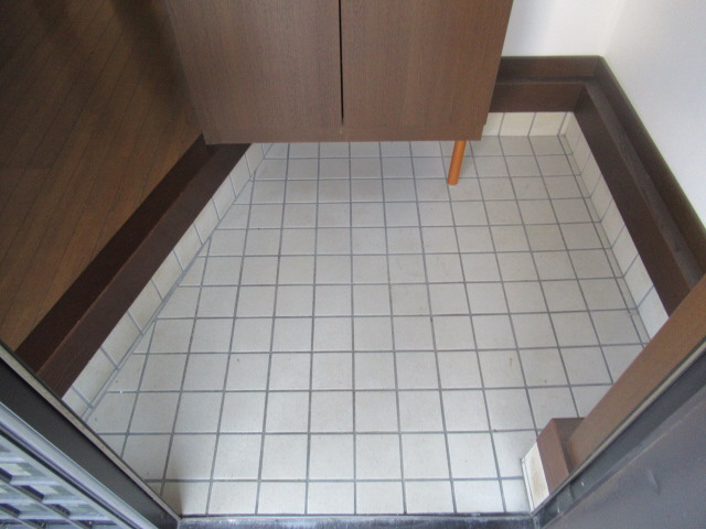 青山貸家Bの玄関