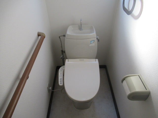 青山貸家Bのトイレ