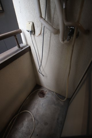 【設備】 | ビルシャナ上田 | 室外洗濯機置き場