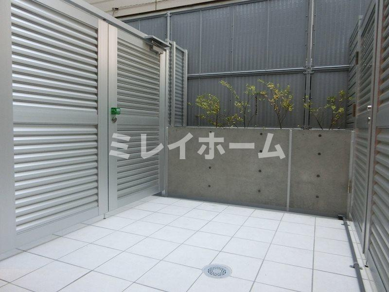 ZOOM目黒かむろ坂のエントランス