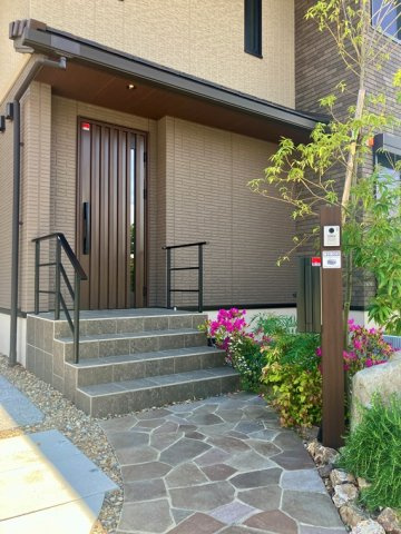 南栗橋戸建のエントランス