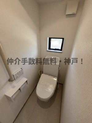 【トイレ】 | 神戸市須磨区東落合3丁目　新築戸建　仲介手数料無料！ | 清潔感のあるトイレです