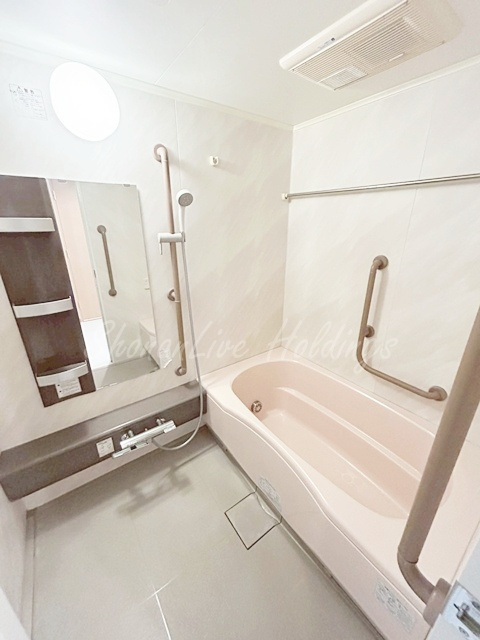 藤沢市鵠沼花沢町の賃貸マンションの浴室