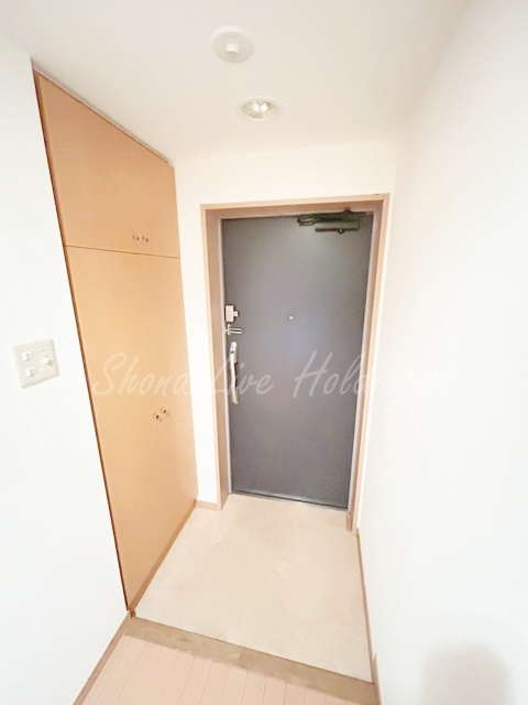 藤沢市鵠沼花沢町の賃貸マンションの玄関