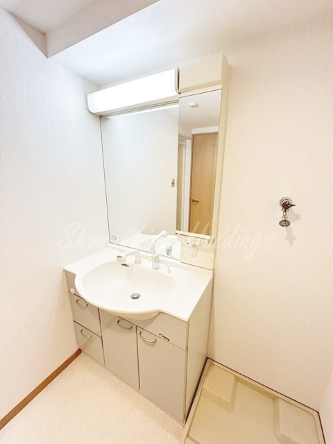藤沢市鵠沼花沢町の賃貸マンションの洗面所