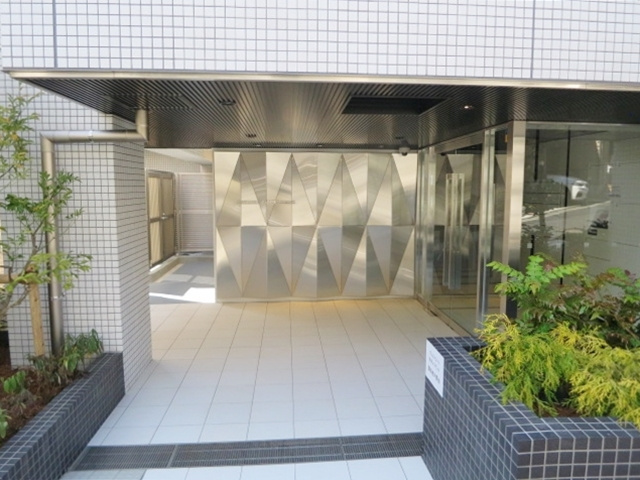 ラクラス赤羽のエントランス|こちらが入口です☆