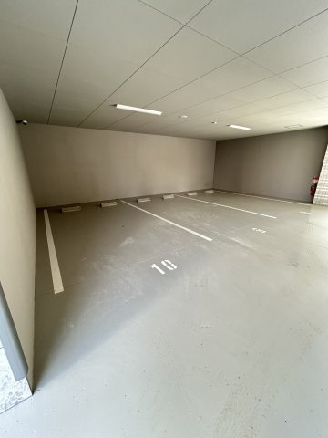 スプランディッド難波Ⅶの駐車場