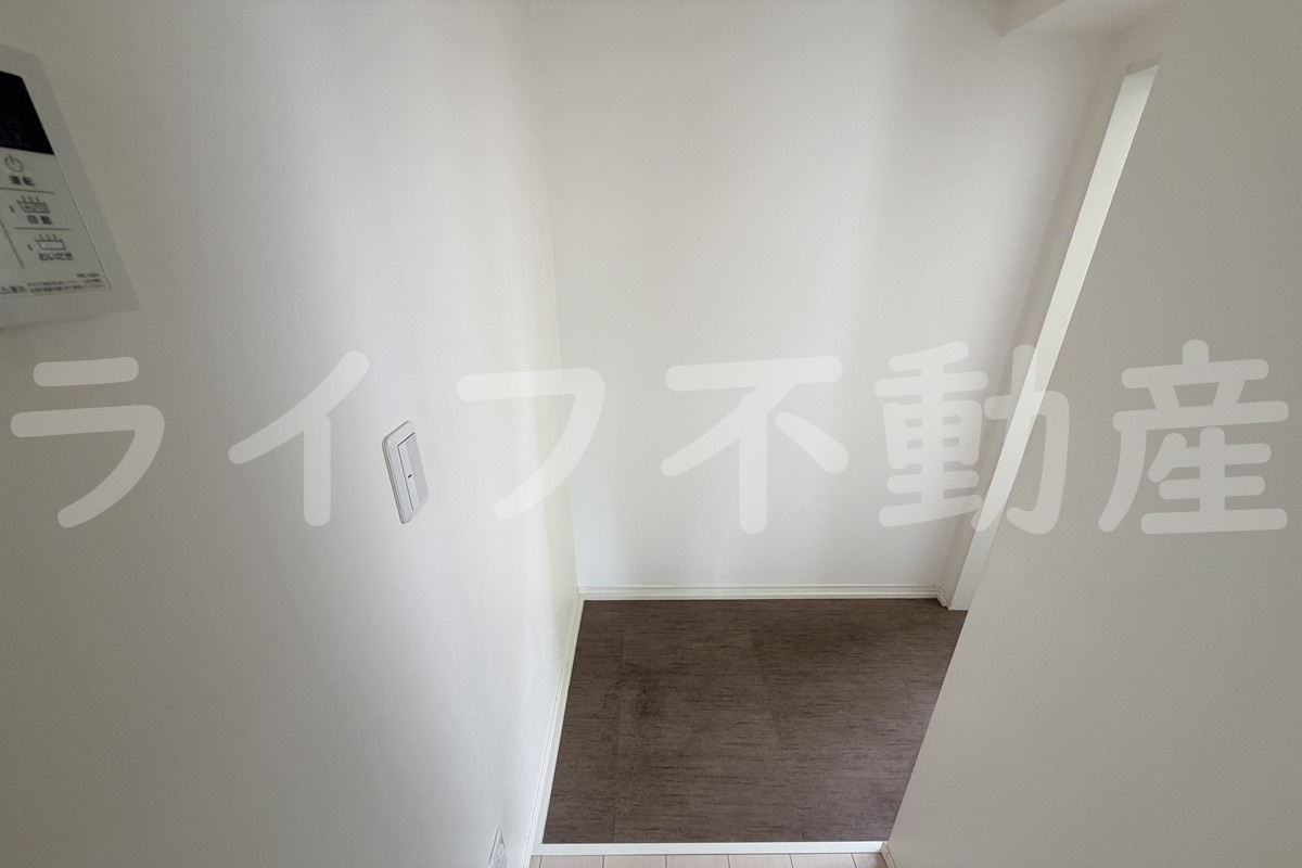 La Fiore Hana 仲介手数料無料の玄関|収納もある玄関です