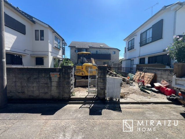 【前面道路含む現地写真】 | 陽の光をたっぷりと浴びながら気持ち良く生活が出来ます。夢のマイホーム、夢ではなく実現出来ます！見学・ご相談等、お気軽にご連絡下さい。