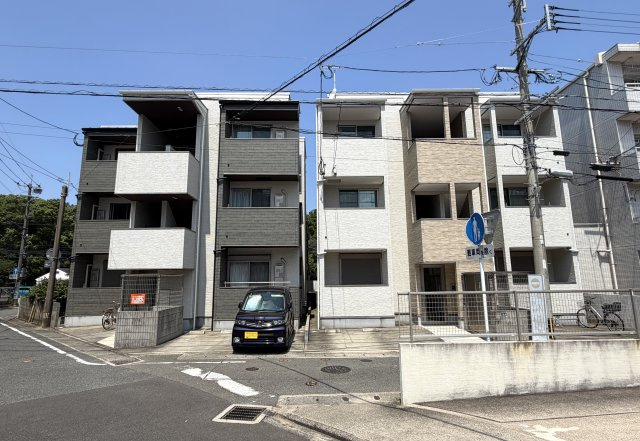 サニーガーデン小戸の外観|西側隣接物件と2棟バルク可◎