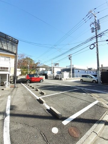 エルディム広田の駐車場|車をお持ちの方に嬉しい駐車場付きの物件です
