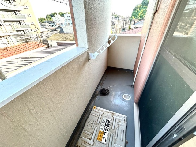 横浜市中区本牧町１丁目の賃貸マンションのバルコニー|物干しスペース付き♪