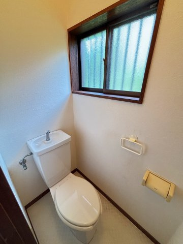 窓があり風通しが良いトイレ♪