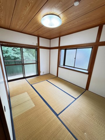 2面採光の明るい和室♪出窓が付いています♪