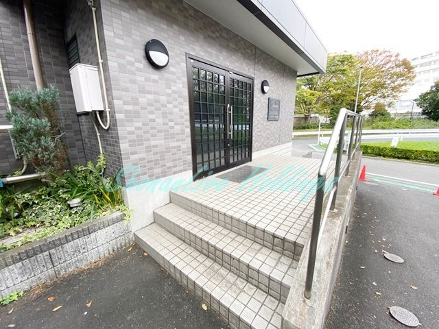 藤沢市藤沢１丁目の賃貸マンションのエントランス