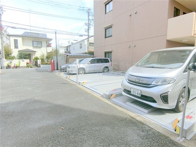 モカネスト久が原の駐車場