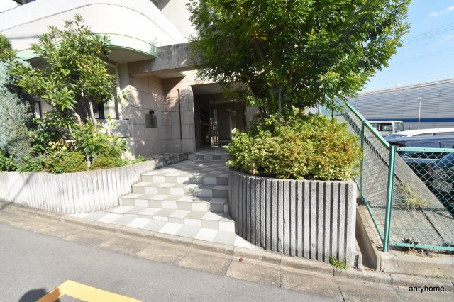 カルム香川Ⅱ　仲介手数料無料のエントランス