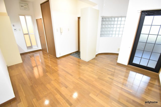 カルム香川Ⅱ　仲介手数料無料の居間・リビング