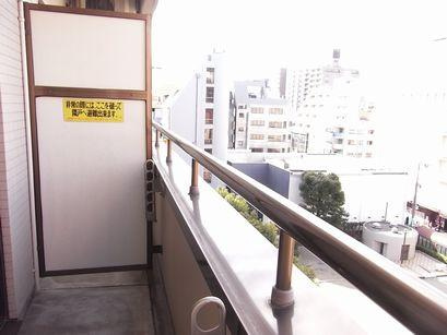 Ｔ．Ｙビルのバルコニー