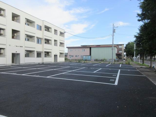 Gracias122の駐車場