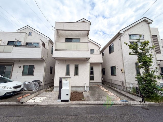 世田谷区給田4丁目の外観|2011年3月築、木造2階建の戸建住宅。
リフォームを施し、気持ちよく新生活をスタートできます。