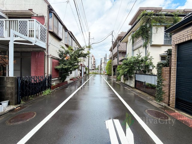 世田谷区等々力2丁目の前面道路含む現地写真|南東側前面道路約6.1ｍ！
