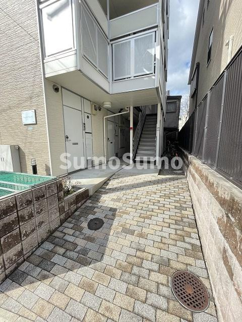 西宮市今津水波町のアパートのエントランス