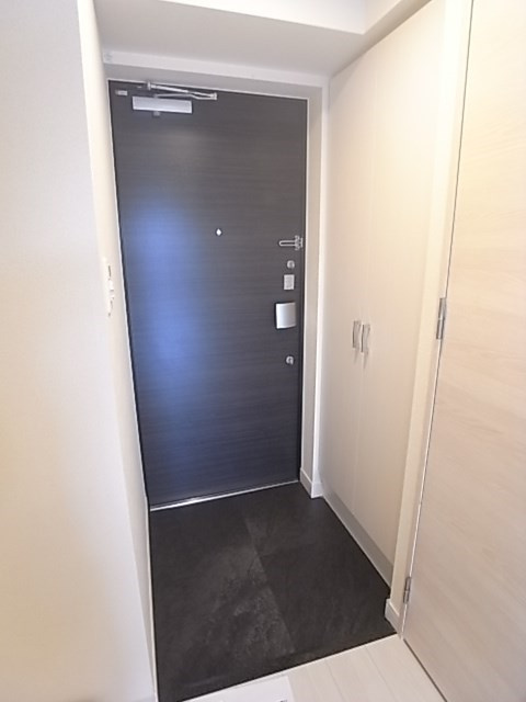 神戸市兵庫区西出町２丁目の賃貸マンションの玄関