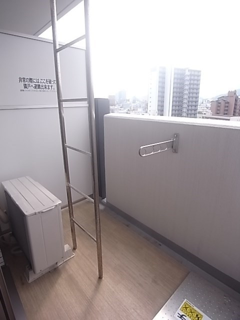 神戸市兵庫区西出町２丁目の賃貸マンションのバルコニー