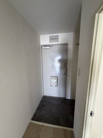 惣町サンハイツの玄関
