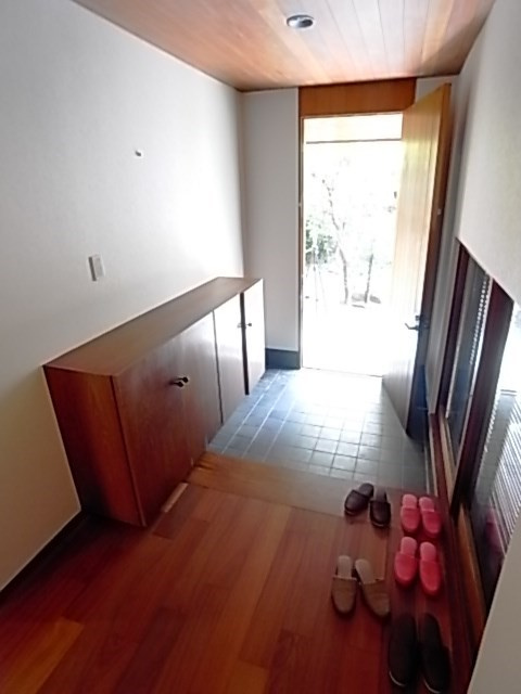 西宮市南昭和町の一戸建ての玄関