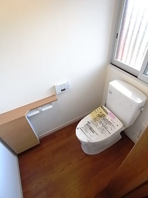 西宮市南昭和町の一戸建てのトイレ