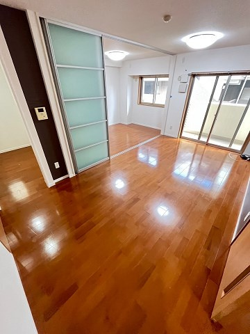 西宮市甲子園口１丁目の賃貸マンションの居間・リビング