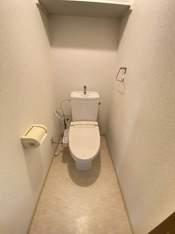 西宮市久保町の賃貸マンションのトイレ