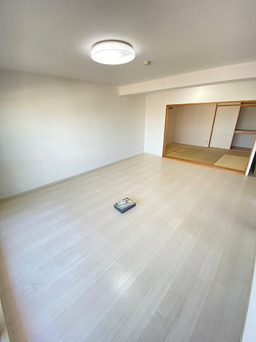 西宮市久保町の賃貸マンションの居間・リビング