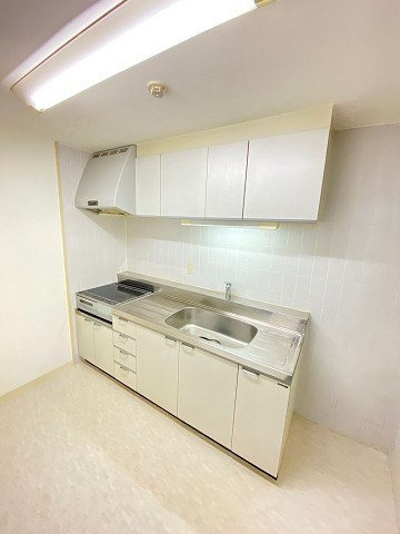 西宮市久保町の賃貸マンションのキッチン
