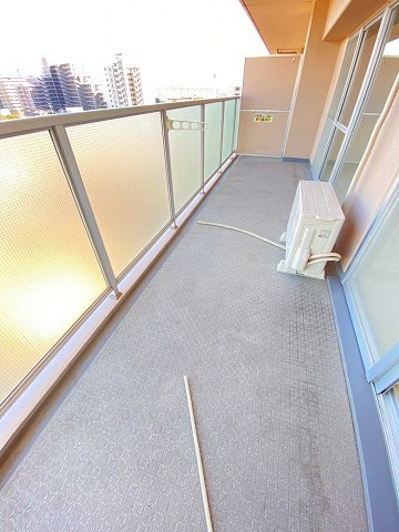 西宮市久保町の賃貸マンションのバルコニー
