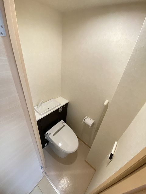 西宮市越水町の賃貸マンションのトイレ