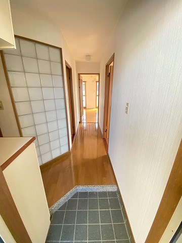 西宮市南昭和町の賃貸マンションの玄関