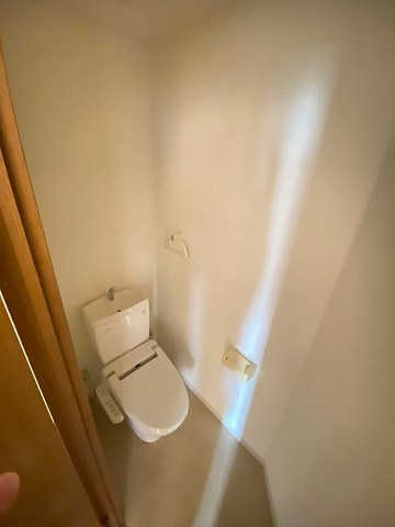 西宮市南昭和町の賃貸マンションのトイレ