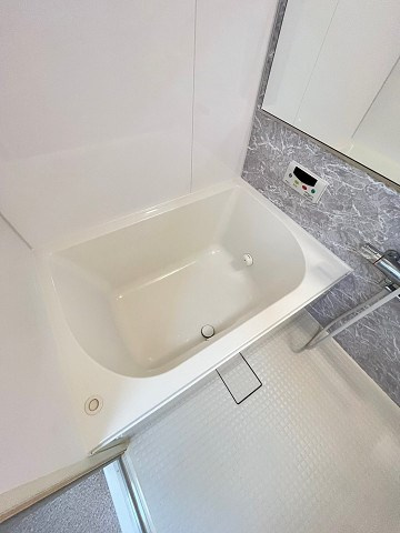 西宮市南昭和町の賃貸マンションの浴室