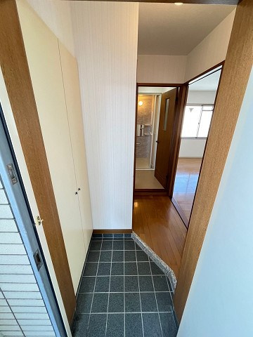 西宮市南昭和町の賃貸マンションの玄関