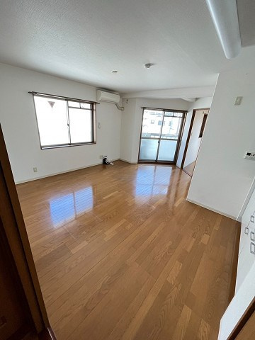 西宮市南昭和町の賃貸マンションの居間・リビング